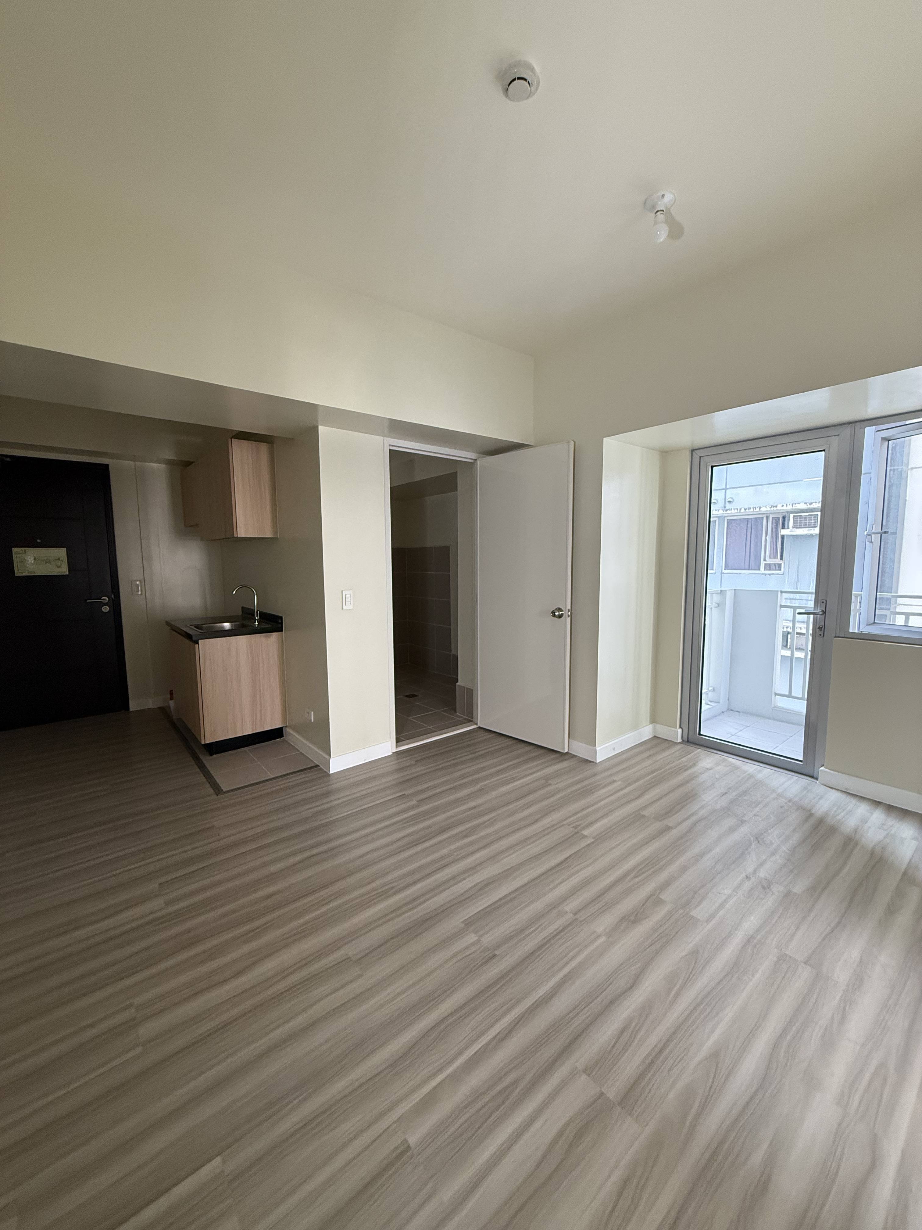 Unit 1-1818 18/F Tower 1 Avida Towers Verge Reliance St. corner Mayflower St. Brgy. Highway Hills Mandaluyong City (With Parking Slot)