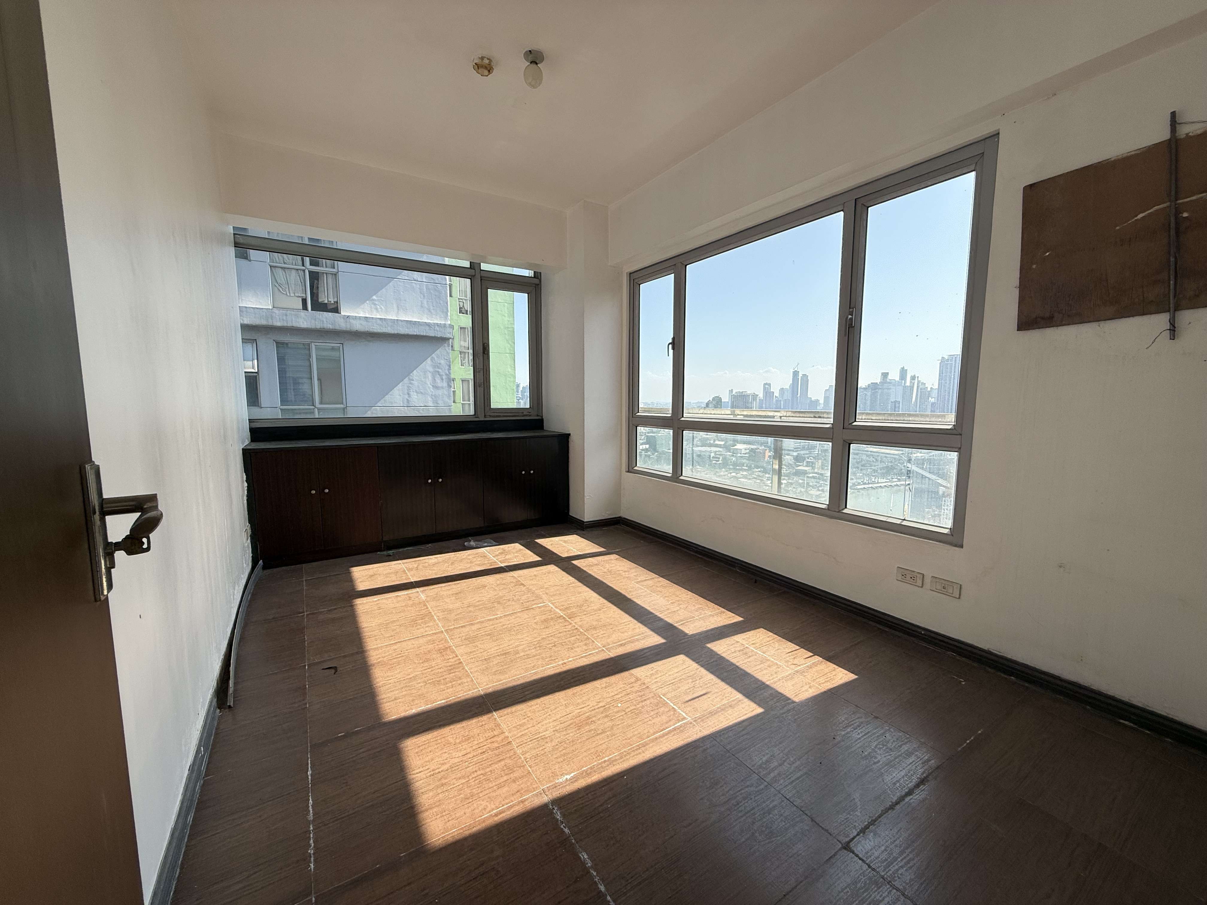 Unit 2719 27/F Tower 1 Sunshine 100 City Plaza Brgy. Buayang Bato Mandaluyong City
