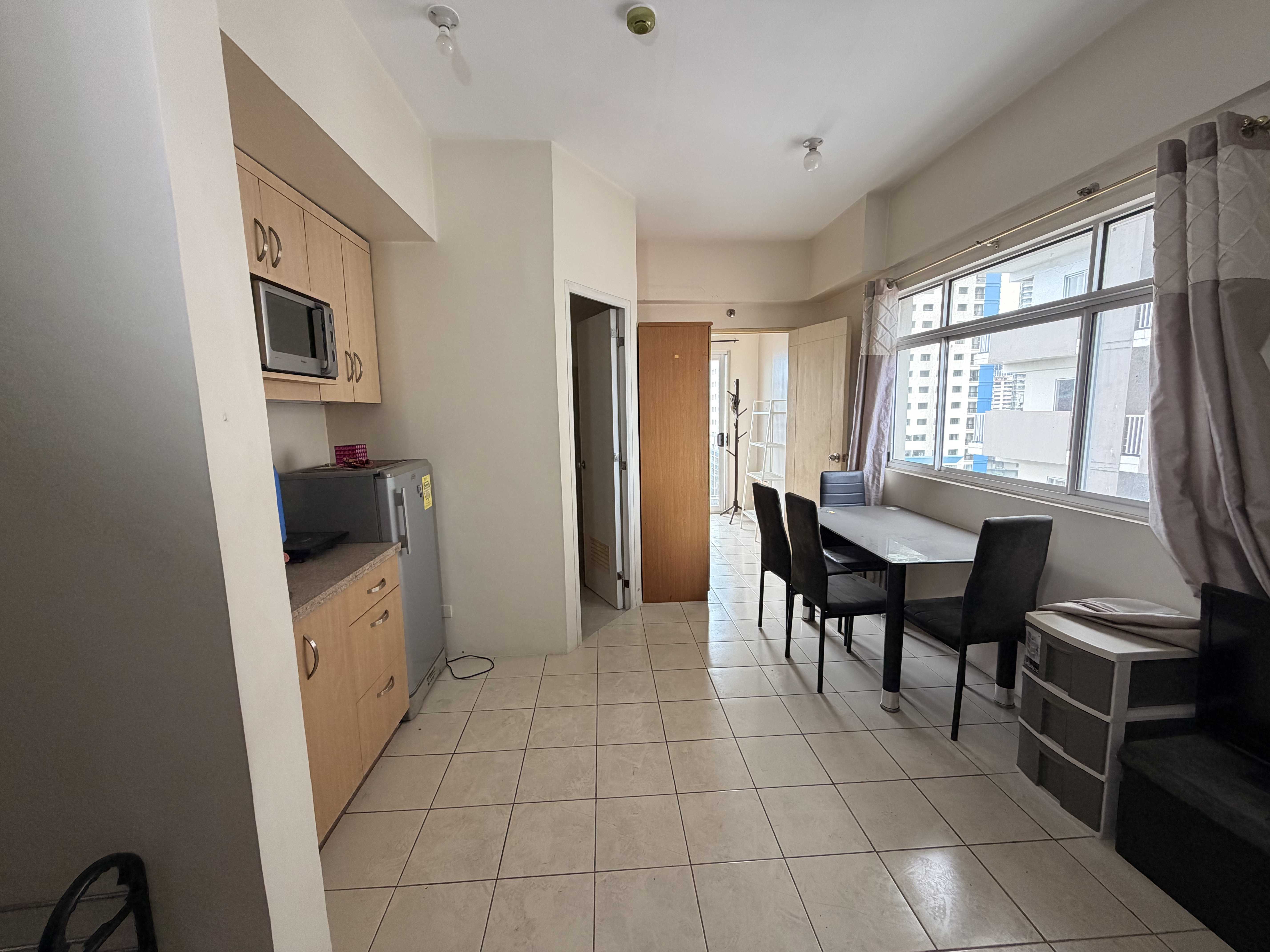 Unit 1505 15/F Tower 1 Laureano Di Trevi Chino Roces Ave. Brgy. Pio del Pilar Makati City