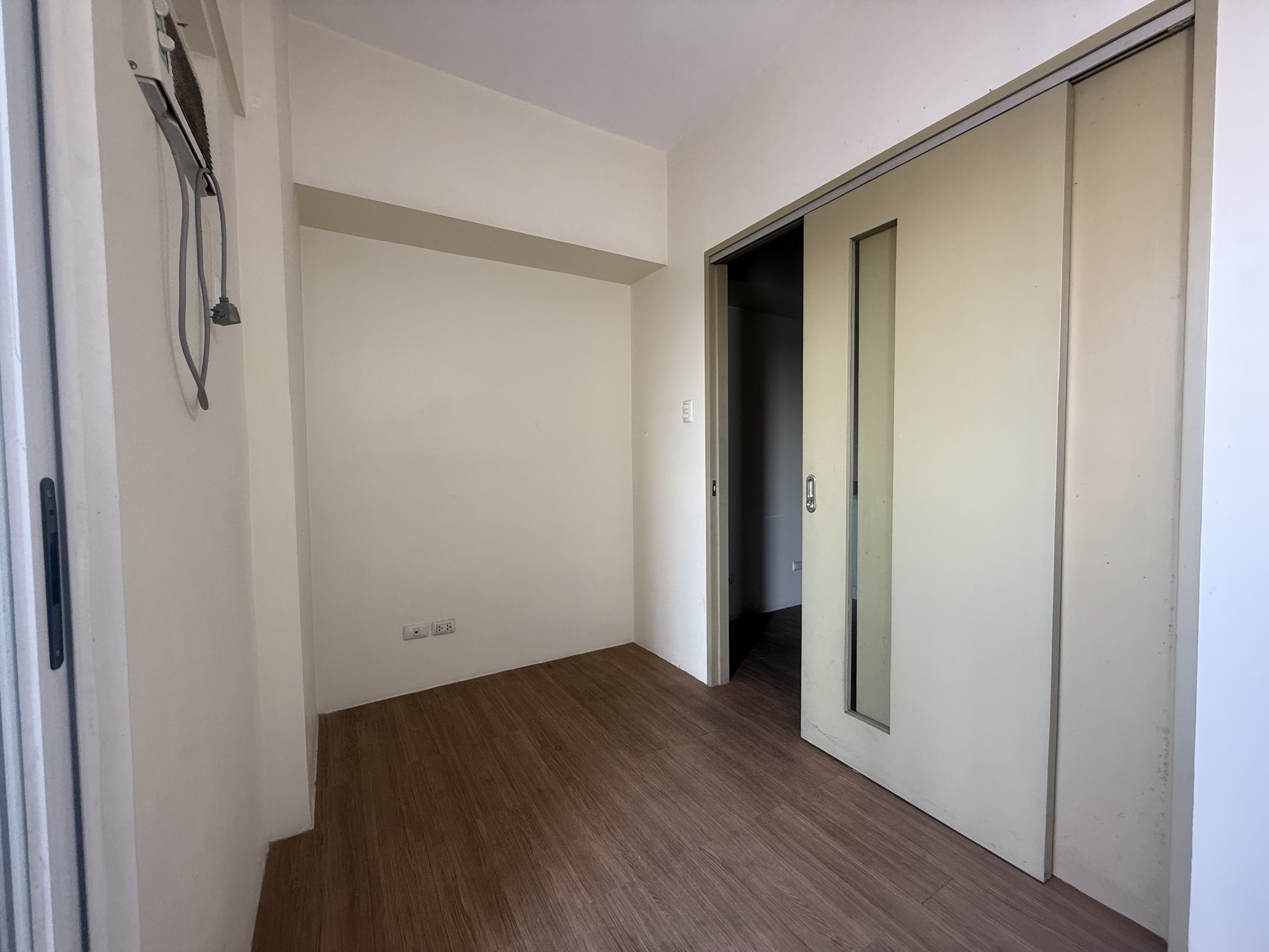 Unit 31F-3104 31/F Tower 2 Laureano Di Trevi Chino Roces Ave. Pio del Pilar Makati City
