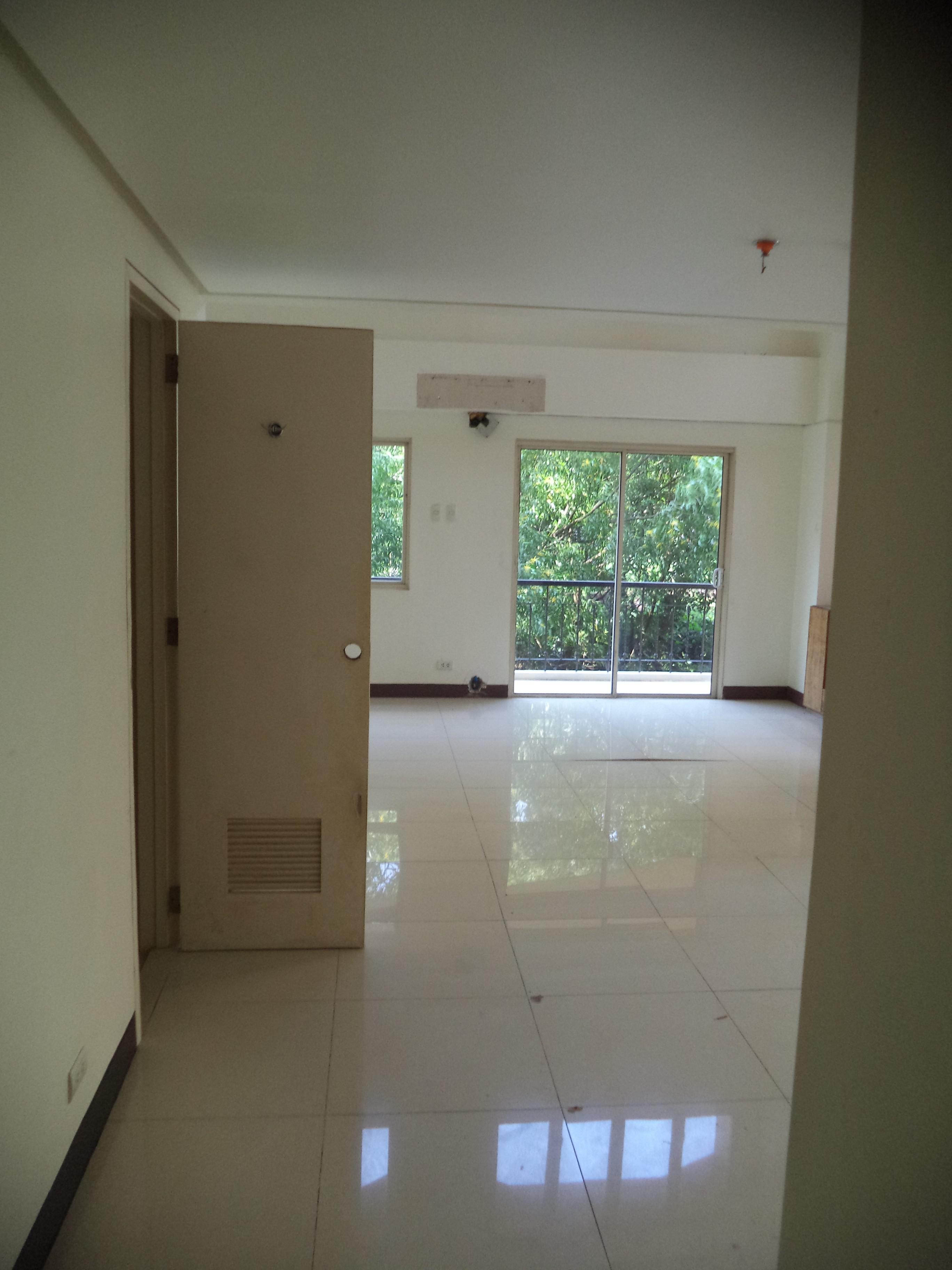 Unit 2L 2/F Tower 4 (Divo) Tuscany Private Estate Upper McKinley Road Brgy. Fort Bonifacio Taguig City (With Parking slot)